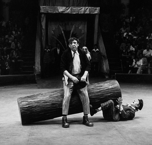 Юрий Никулин и Михаил Шуйдин во время выступления в Цирке на Цветном бульваре, 1970-е, г. Москва