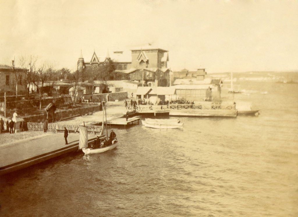Графская пристань, 1907 год, Таврическая губ.,Крымский п-ов, г. Севастополь. Коллаж из 3-х фото.Из альбома братьев Ивана и Анатолия Ипполитовичей Рогге.