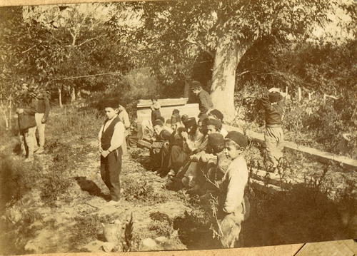 Дети в саду, 1907 год, Таврическая губ., Крымский п-ов, дер. Кореиз