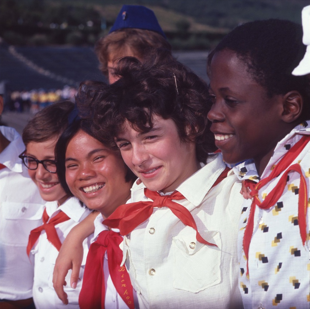 Пионерский лагерь «Артек», 1970-е, Украинская ССР, Крымская обл., пгт. Гурзуф. Из «Крымской серии».