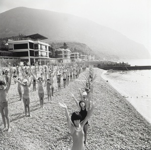 Пионерский лагерь «Артек», 1970-е, Украинская ССР, Крымская обл., пгт. Гурзуф. Из «Крымской серии».Выставка «"Артек" 1970-х советского фотожурналиста Виктора Сакка» с этим снимком.