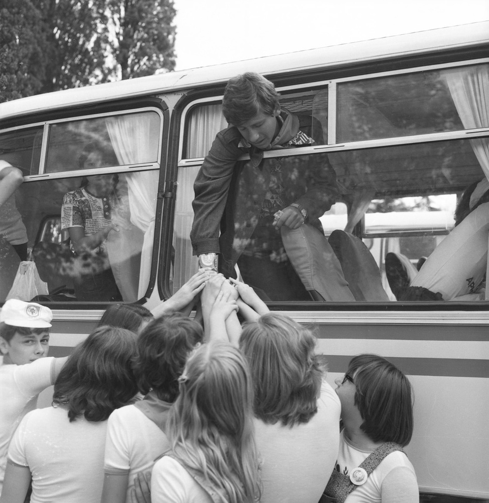 Пионерский лагерь «Артек», 1970-е, Украинская ССР, Крымская обл., пгт. Гурзуф. Из «Крымской серии».Выставка «"Артек" 1970-х советского фотожурналиста Виктора Сакка» с этим снимком.