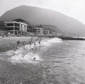 Пионерский лагерь «Артек», 1970-е, Украинская ССР, Крымская обл., пгт. Гурзуф. Из «Крымской серии».Выставка «"Артек" 1970-х советского фотожурналиста Виктора Сакка» с этим снимком.