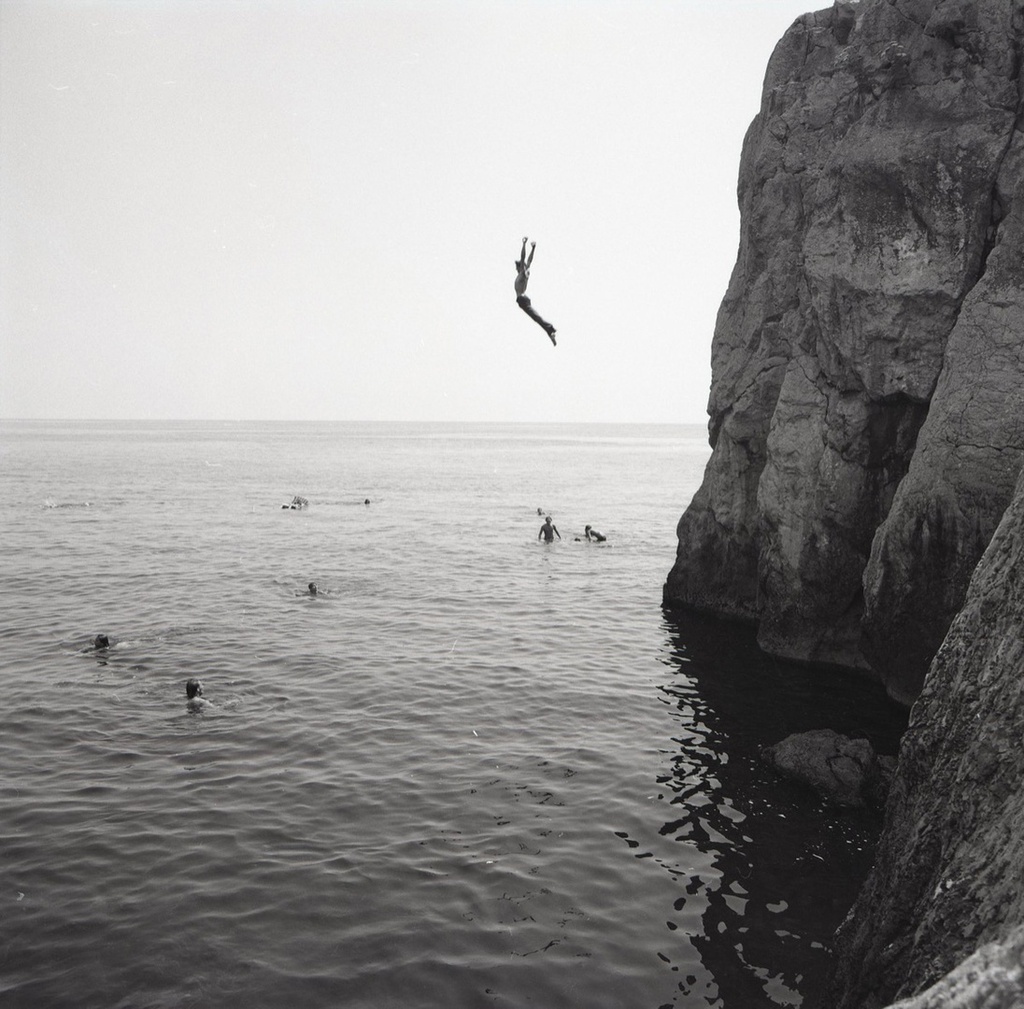 Пионерский лагерь «Артек», 1970-е, Украинская ССР, Крымская обл., пгт. Гурзуф. Из «Крымской серии».Выставка «"Артек" 1970-х советского фотожурналиста Виктора Сакка» с этим снимком.