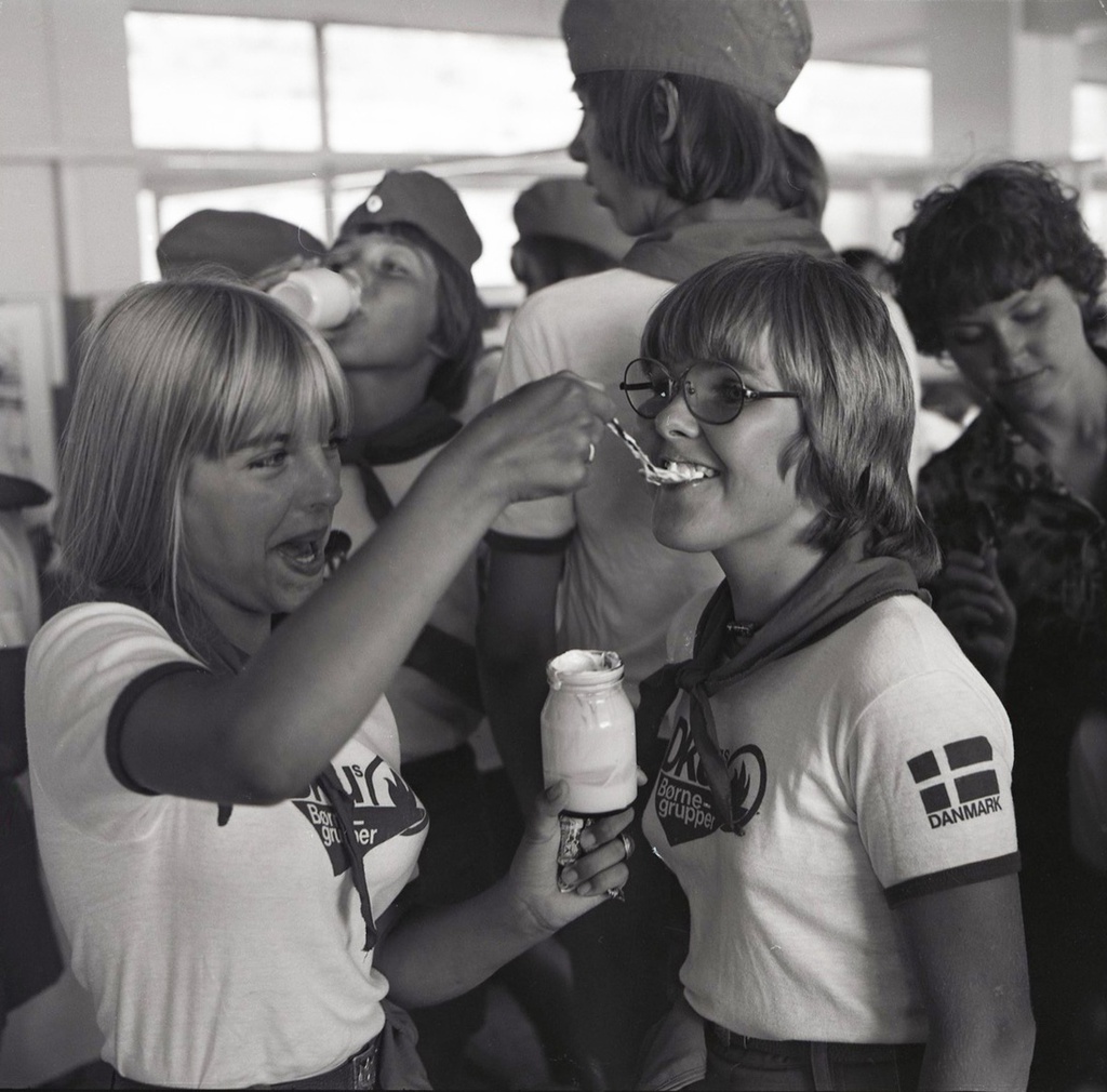 Пионерский лагерь «Артек», 1970-е, Украинская ССР, Крымская обл., пгт. Гурзуф. Из «Крымской серии».Выставка «"Артек" 1970-х советского фотожурналиста Виктора Сакка» с этим снимком.