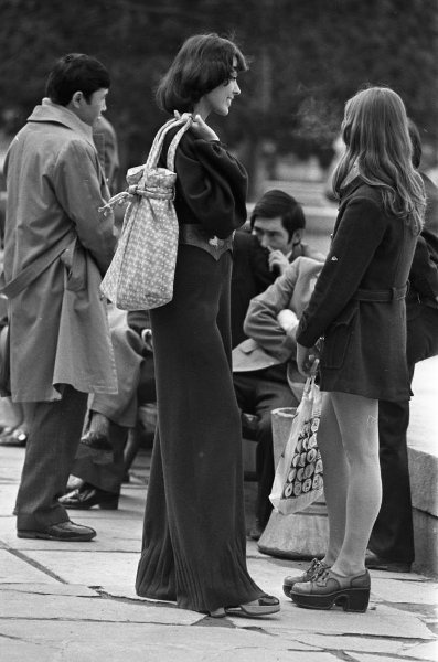 В Алма-Ате, 1974 - 1975, Казахская ССР, г. Алма-Ата. Модель Галина Шетенова.