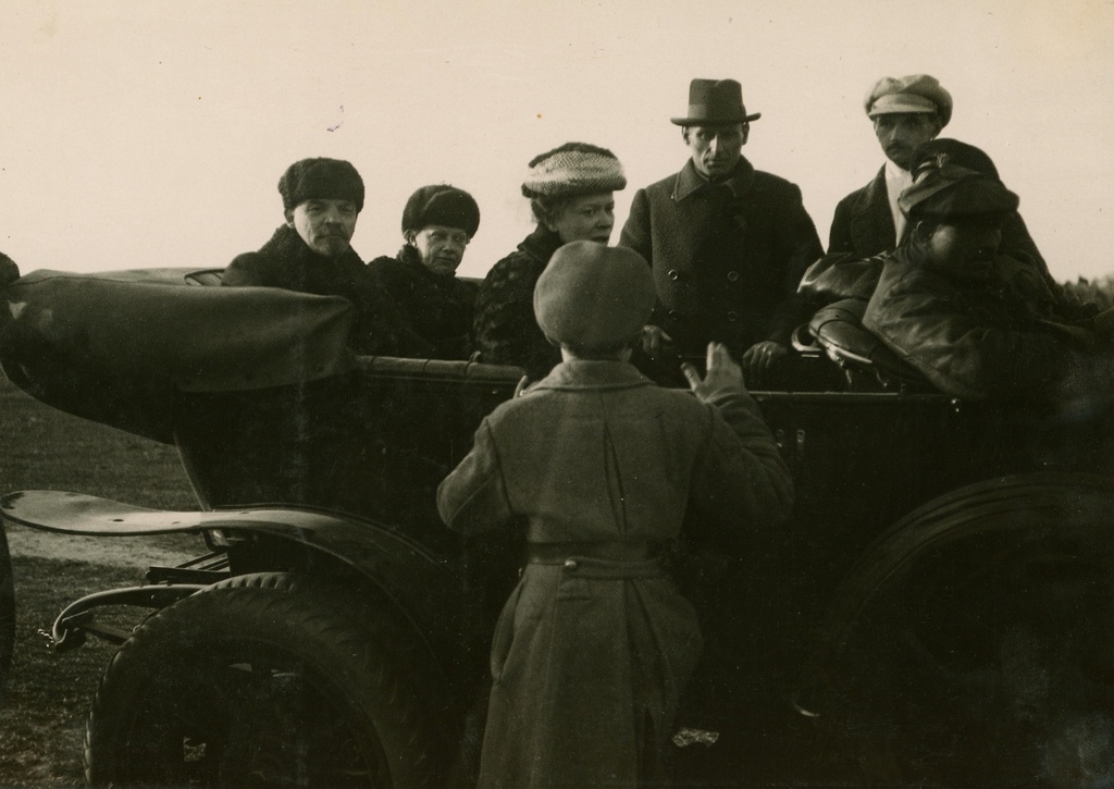 Владимир Ленин, Надежда Крупская и Мария Ульянова после парада на Ходынском поле. 1 мая 1918 года, 1 мая 1918, г. Москва