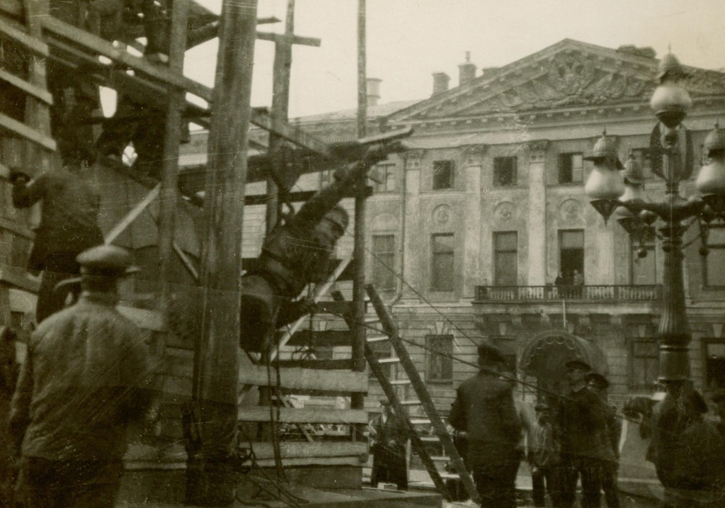 Снятие памятника Михаилу Скобелеву, 12 апреля 1918 - 31 мая 1918, г. Москва