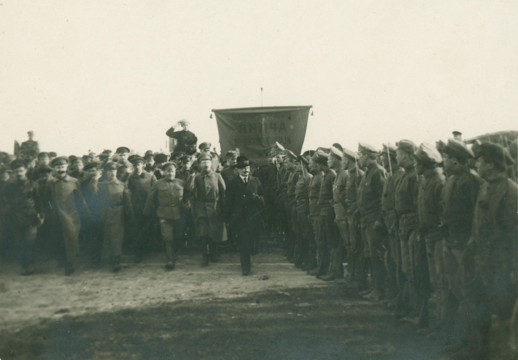 Парад на Ходынском поле 1 мая 1918 года. Обход фронта Л.Д. Троцким, 1 мая 1918, г. Москва