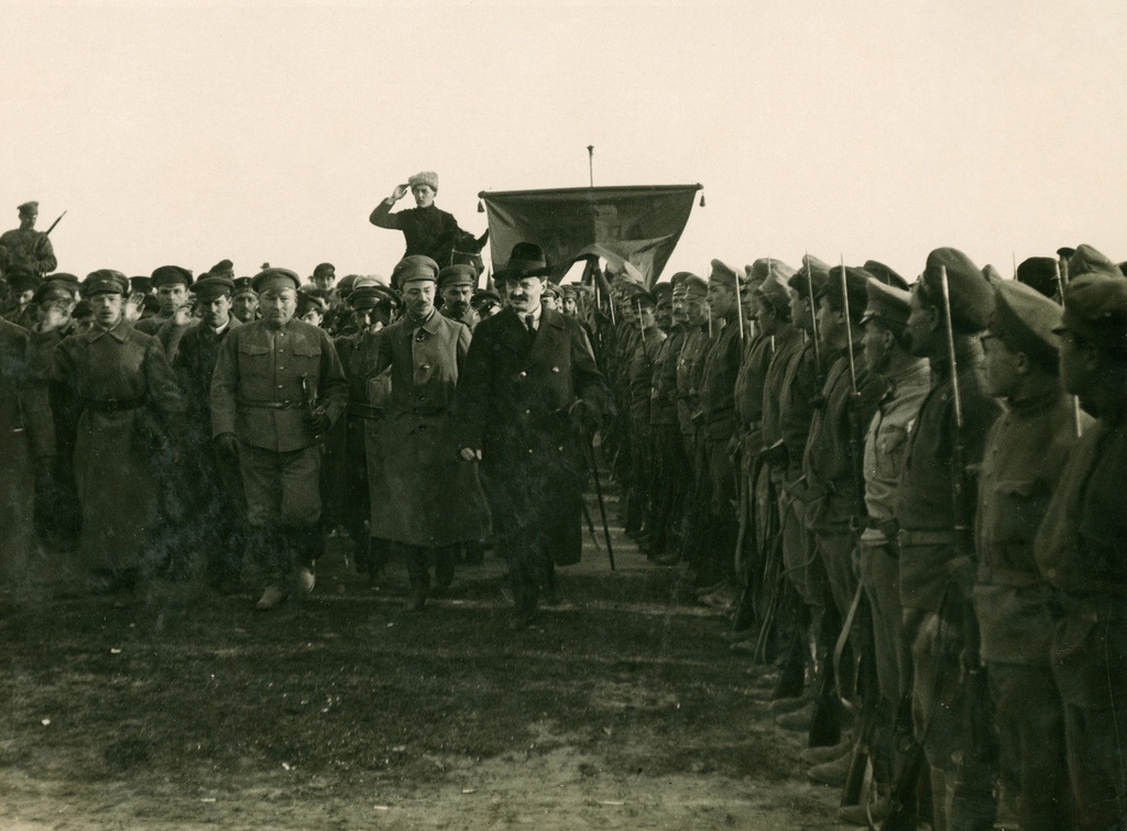 Парад на Ходынском поле 1 мая 1918 года. Смотр войск Л. Троцким, 1 мая 1918, г. Москва