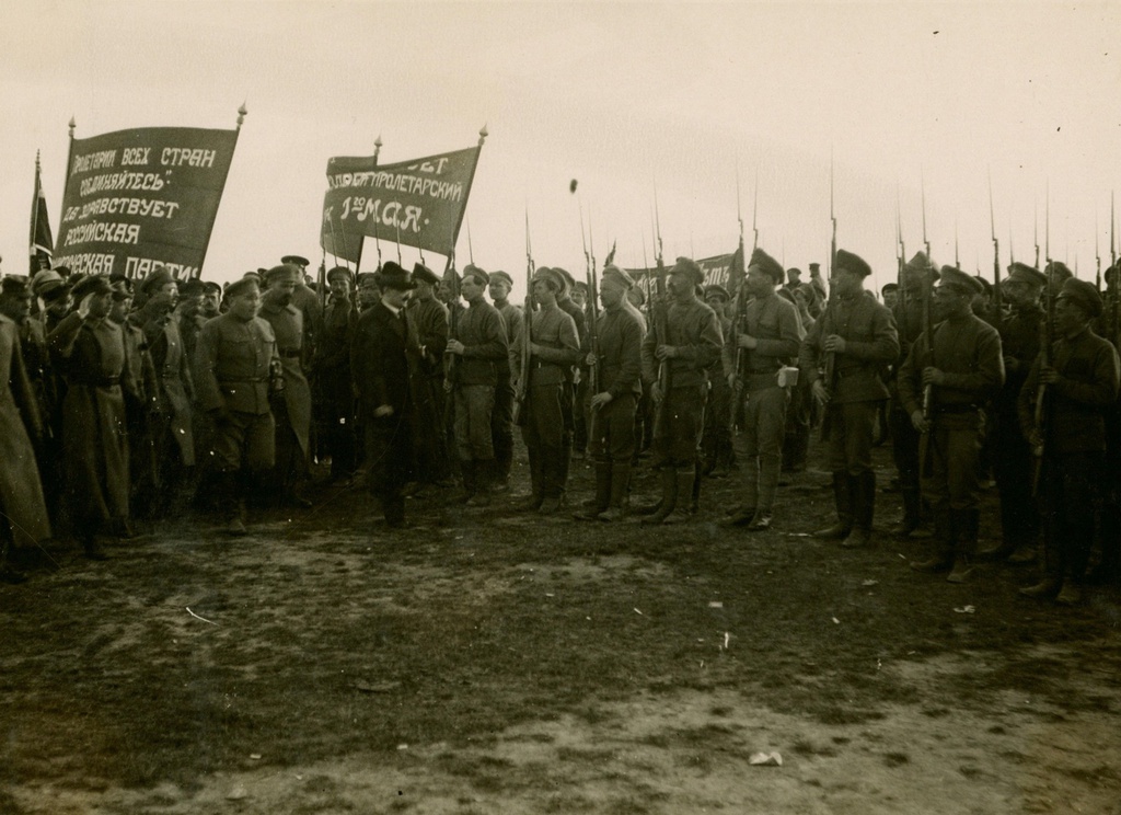 Парад на Ходынском поле 1 мая 1918 года. Обход фронта Л.Д. Троцким, 1 мая 1918, г. Москва