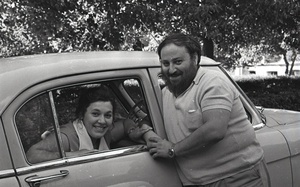 Около Союза писателей СССР, 5 июля 1973, г. Москва. Писатель Георгий Вайнер.
