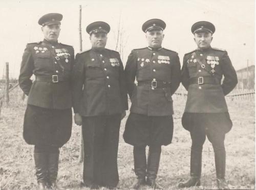 Офицеры гарнизона, 1 июля 1953, Псковская обл., г. Остров