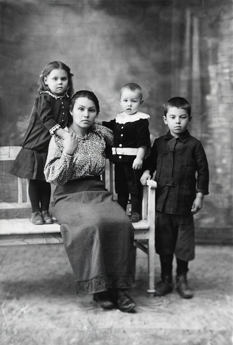 Семья амурского казака Михаила Филипповича Бутина, март - сентябрь 1914, г. Благовещенск