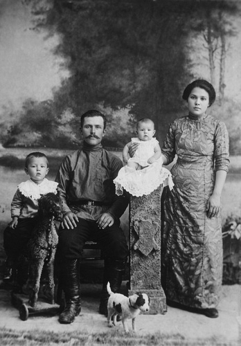 Амурский (забайкальский) казак Михаил Филиппович Бутин с семьей, 1 мая 1909 - 1 сентября 1909, г. Благовещенск