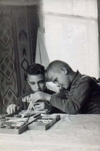 Мальчики с конструктором. Игорь Сафонов, Михаил Кларин, 1 сентября 1958 - 31 декабря 1960, г. Москва