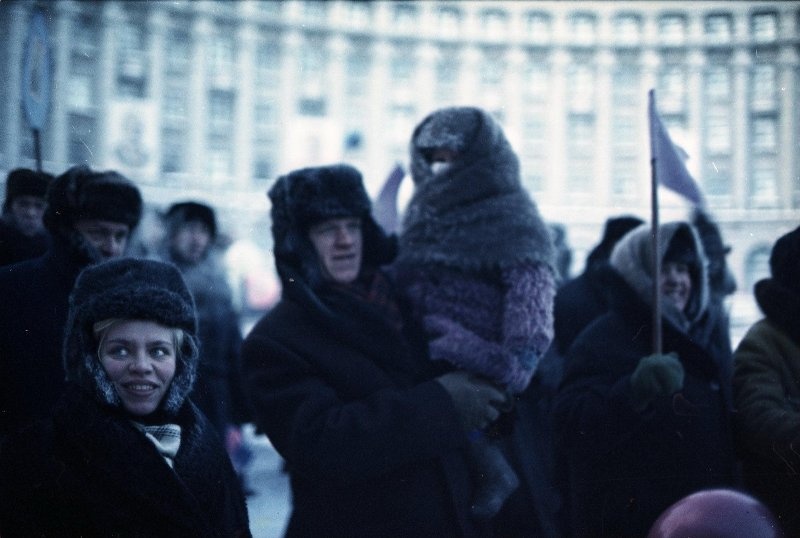 На демонстрации. Холодно, 1965 год, Красноярский край, г. Норильск