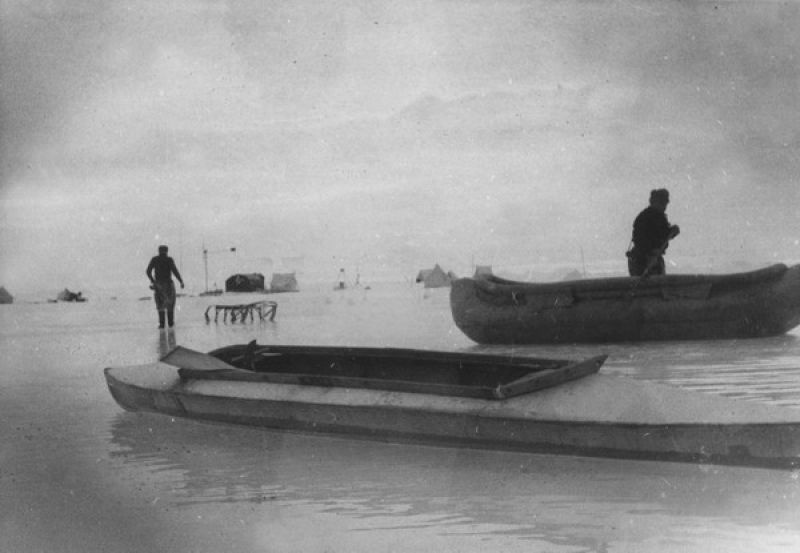 Талые озера. На воду спущен клипер бот и байдарка, 1 июня 1937 - 1 июля 1937