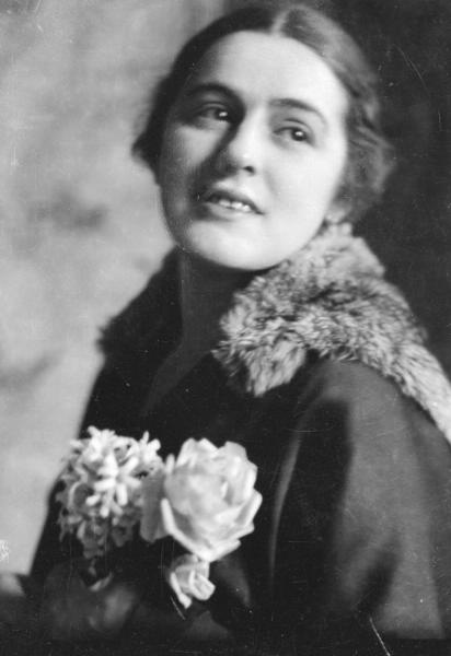 Портрет женщины с цветами, 1920-е