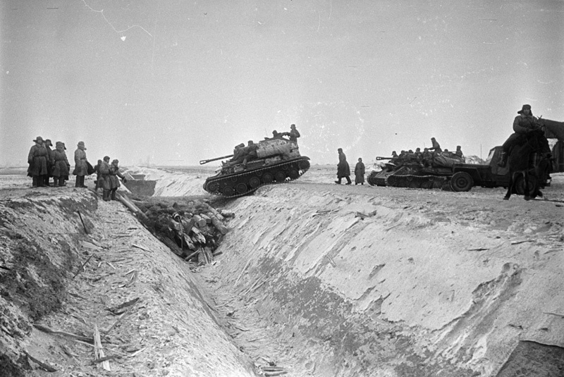 Войска на подходе к Толькемиту, 26 января 1945, Восточная Пруссия. Восточно-Прусская операция. Территория современной Польши.Выставка «Восточно-Прусская операция» с этой фотографией.