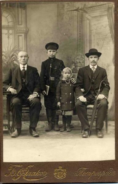 Семейный портрет, 1914 - 1917, г. Петроград