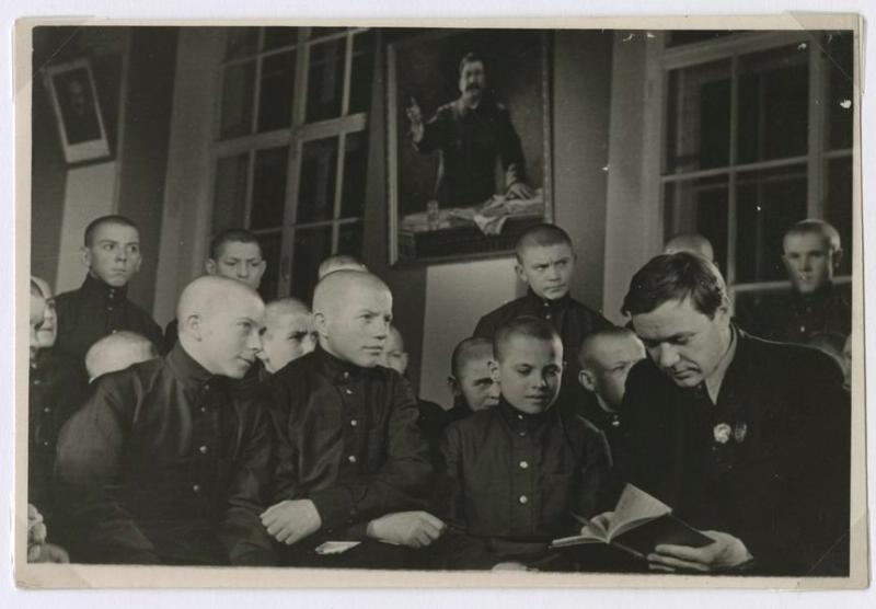 Борис Чирков в гостях у ребят. Р. У. № 2, 1940-е, г. Москва