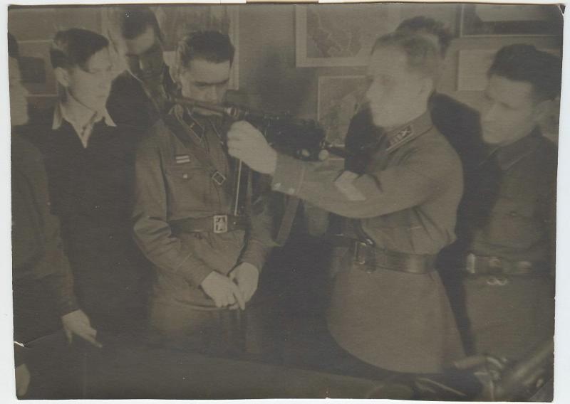 Выставка трофеев Отечественной войны, организованная Артиллерийским историческим музеем Красной Армии в Новосибирске, 1942 год, г. Новосибирск