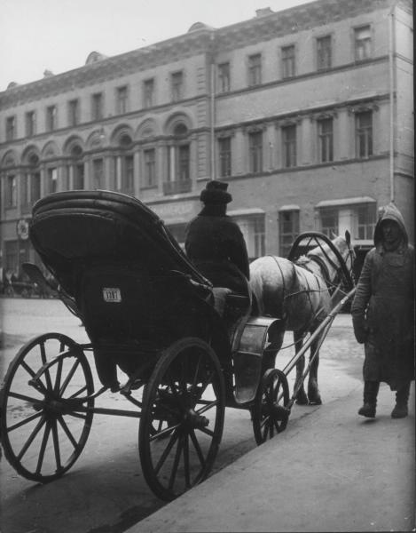 Пролетка, 1927 год, г. Москва. Выставки&nbsp;«Транспорт прошлого. "Карету мне, карету!"»&nbsp;и «15 лучших фотографий Сергея Коршунова» с этой фотографией.