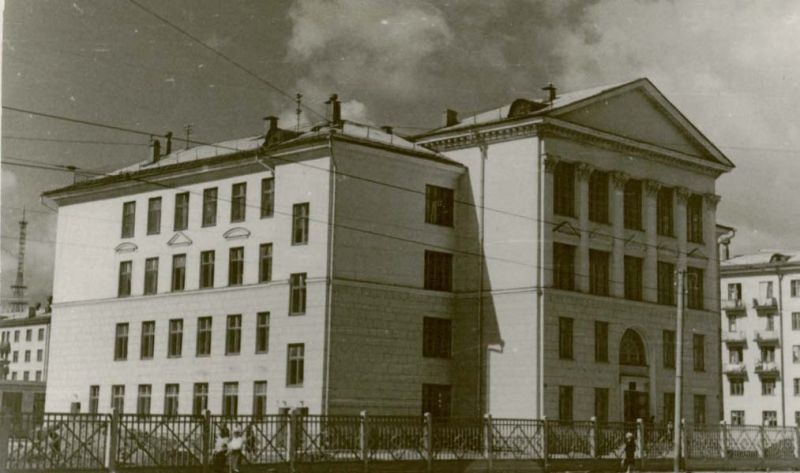 Школа № 6 на улице Металлургов, 1965 год, г. Череповец