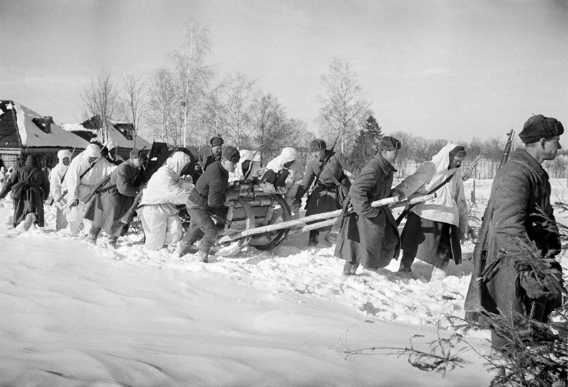 Сталинградская битва, 1 декабря 1942 - 28 февраля 1943, г. Сталинград. Выставка «По России на санях» с этой фотографией.