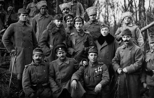 Братание солдат и офицеров на фронтах Первой мировой войны. Каменец-Подольский, 1917 год, Украина, Каменец-Подольский