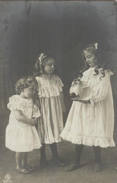 Групповой детский портрет, 1910-е