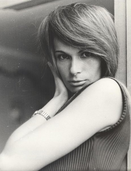 Портрет Джеммы Фирсовой, 1960 - 1979. Выставка «Когда все были молодыми» с этой фотографией.
