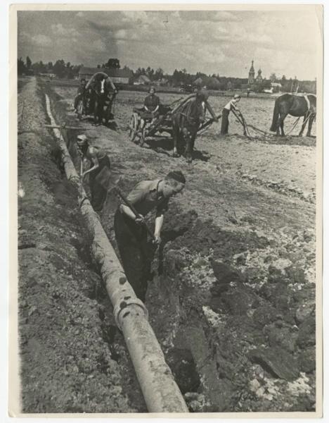 Ребята на строительстве, 1942 год