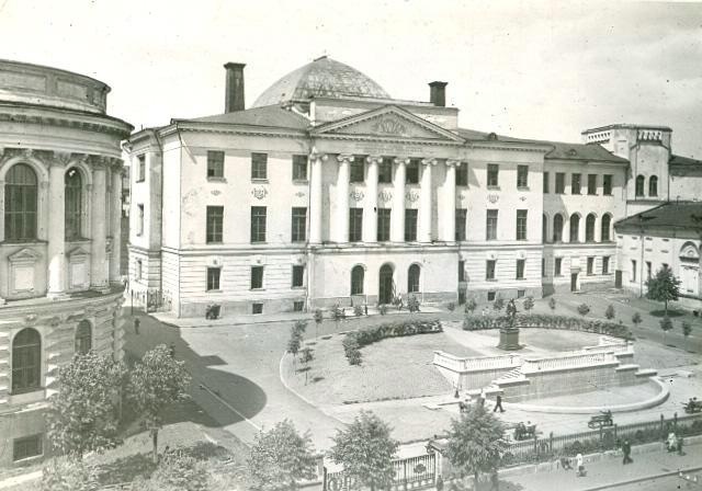 Здание Московского Государственного университета на Моховой улице, 1950-е, г. Москва