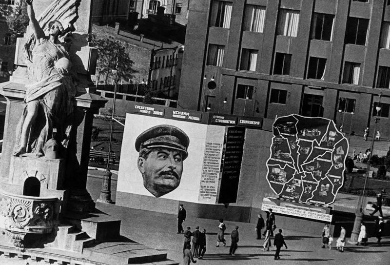 Советская площадь в Москве, январь 1935, г. Москва. Нынешняя Тверская площадь.Выставка «1932-й. До и после. Борис Игнатович» с этой фотографией.
