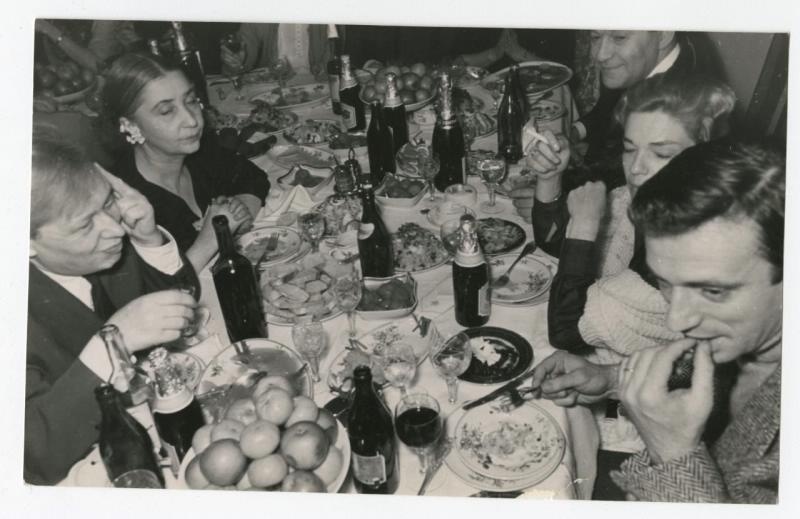 Сергей Образцов, Симона Синьоре, Ив Монтан на приеме, декабрь 1956, г. Москва