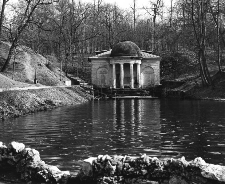 Усадьба «Нескучное». Ванный домик с куполом, 1970-е, г. Москва