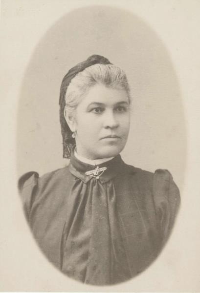Женский портрет, 1890 - 1901, Таврическая губ., г. Севастополь. Альбуминовая печать.