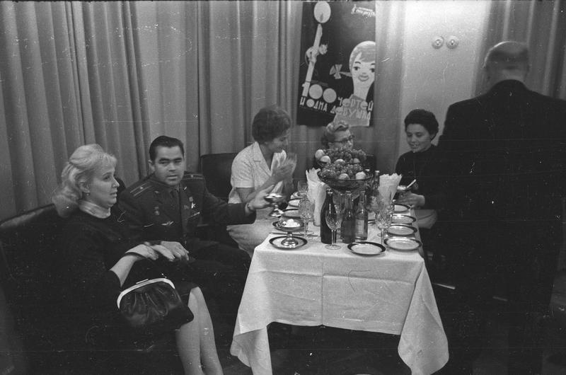 Космонавты в гостях у артистов Театра оперетты, 1963 год, г. Москва