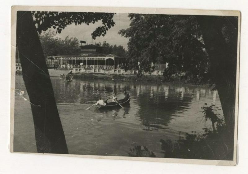 Пруд в Центральном парке культуры и отдыха имени Горького, 1946 год, г. Москва