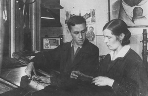 Стахановец типографии газеты «Коммунист» товарищ Лапин, март 1941, г. Череповец