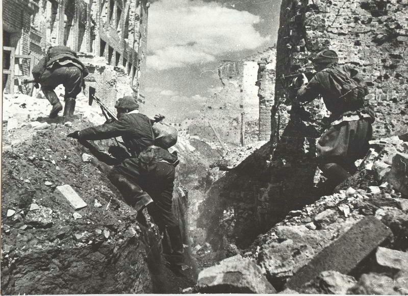 «Еще одно усилие!», 1942 год. Видео  «Сталинградская битва» с этой фотографией.