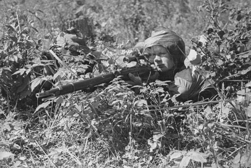 Снайпер, 1 июля 1941 - 30 апреля 1945. Выставка «Разведчики и снайперы. Невидимый фронт» с этой фотографией.