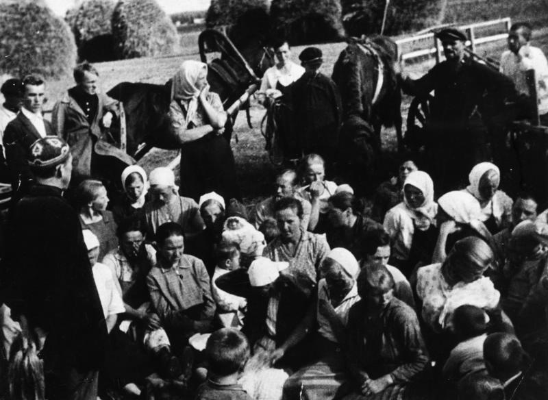 Собрание на сенокосе, 1930-е