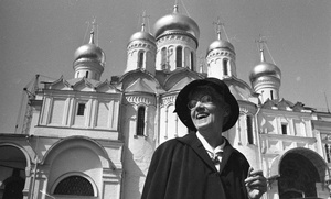 Госпожа Рамсинг в Московском Кремле, 1968 год, г. Москва. Из серии «Госпожа Рамсинг в СССР».