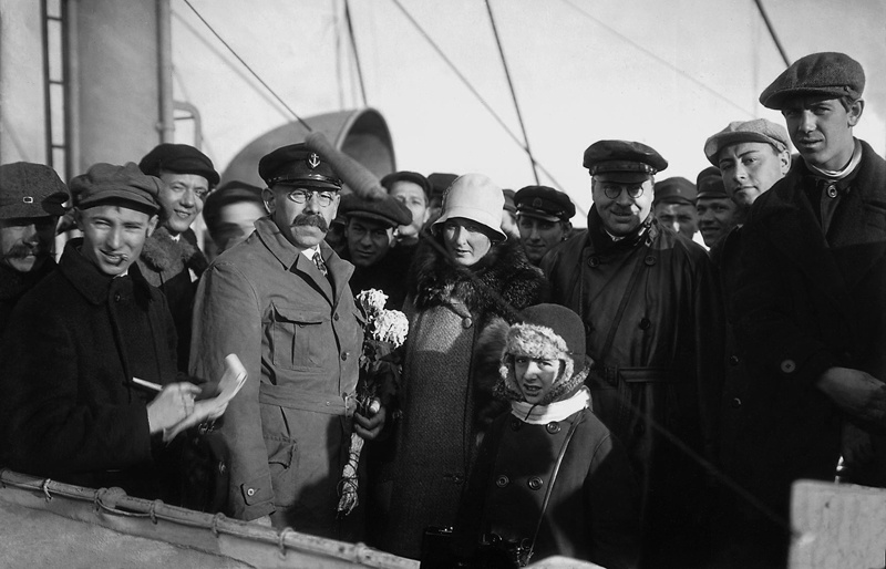 Участники экспедиции ледокола «Красин». Второй слева начальник экспедиции Рудольф Самойлович, 1928 год