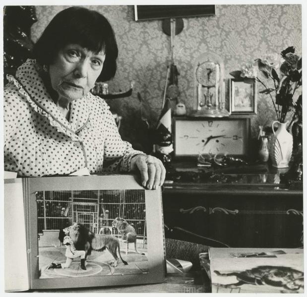 Артистка цирка Ирина Бугримова, 1980-е. Видео «Царица львов Ирина Бугримова» с этой фотографией.