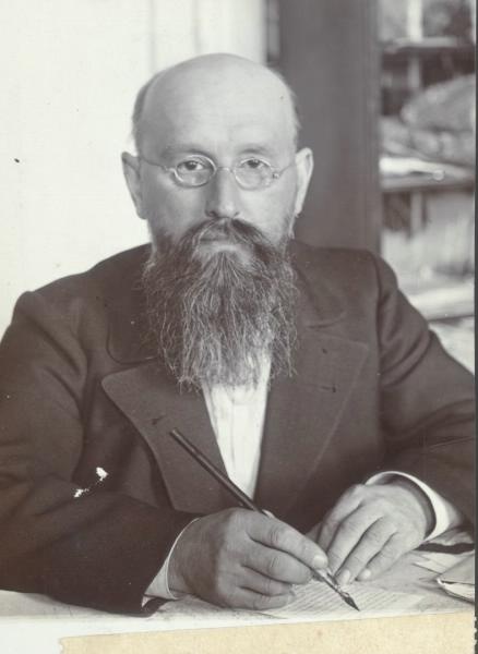 Портрет мужчины в очках, пишущего письмо, 1910 - 1917