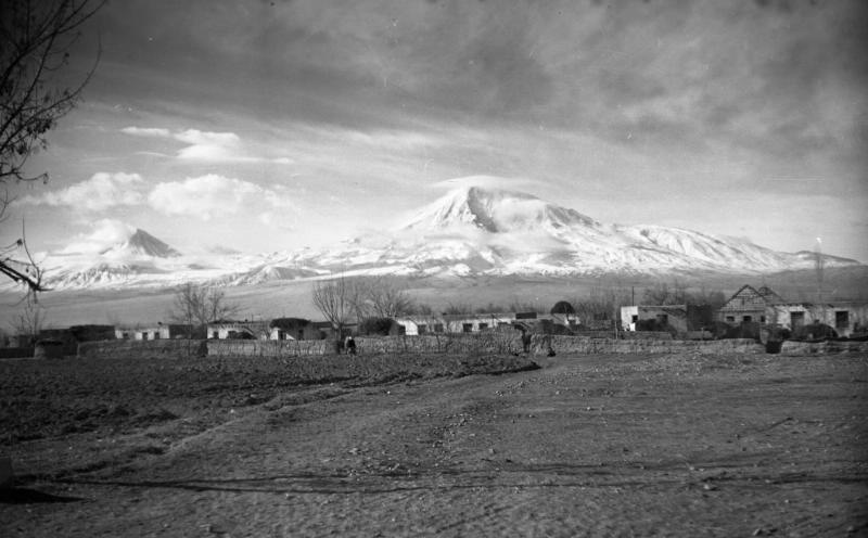 Гора Арарат, 1955 - 1965, Армянская ССР. Выставка «Армения: люди и вечность» с этой фотографией.